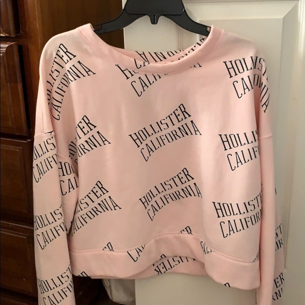 L Hollister Sweater💕
